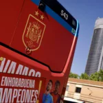España convierte Madrid en una marea roja para celebrar su segunda estrella