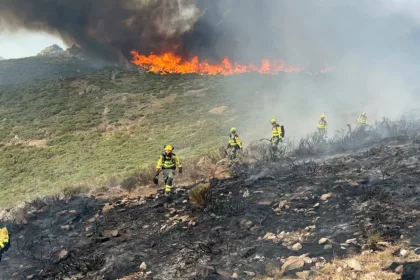 Los incendios dan una tregua parcial en España, pero Madrid, Ávila y Castellón siguen bajo presión