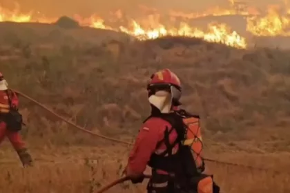 El incendio de Orés supera las 14.000 hectáreas y golpea la economía rural aragonesa