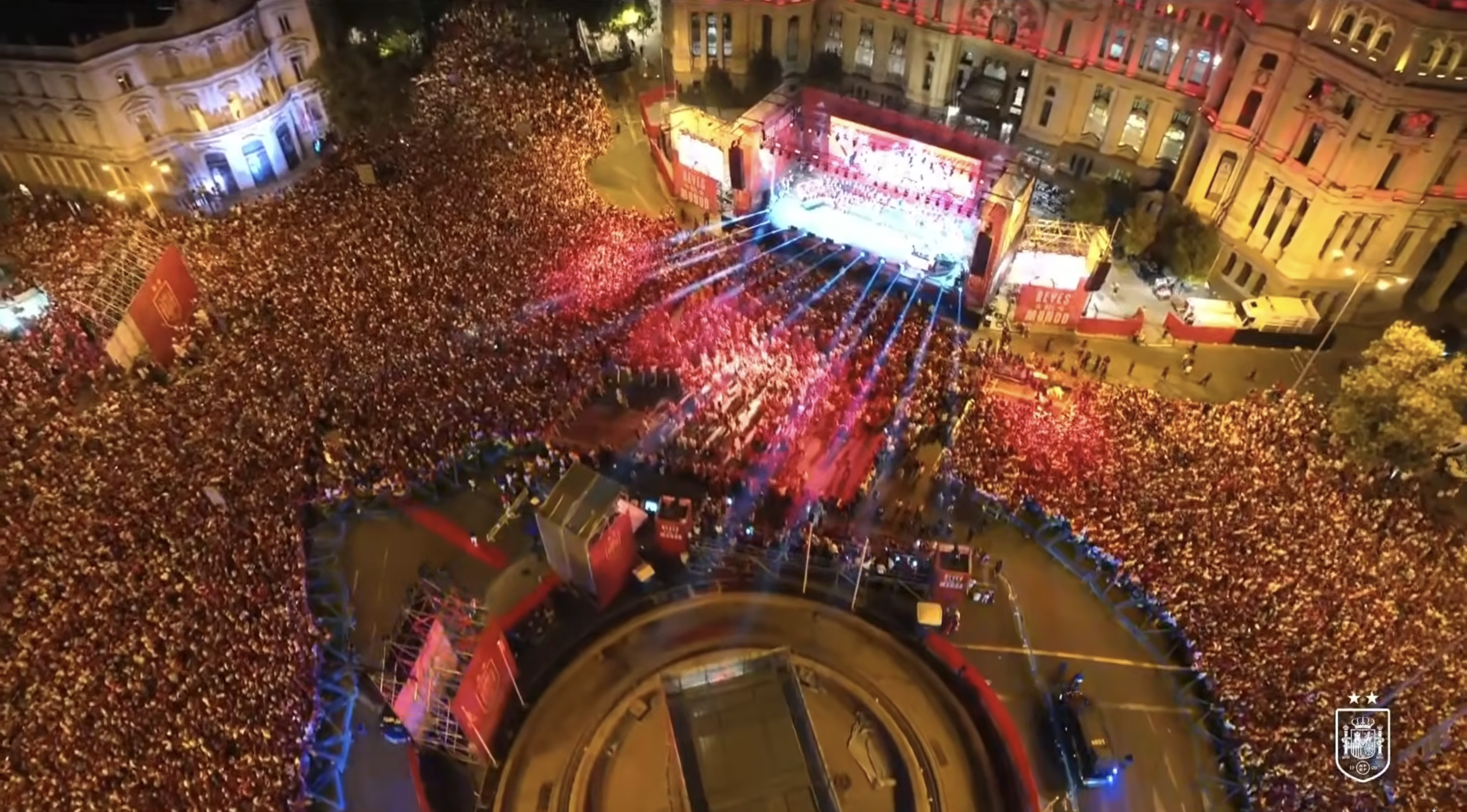 19:00 NOTICIAS | España se vuelca con sus campeones en una jornada marcada por la economía y la política