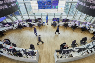 ÉCO BOURSE | Pétrole, obligations et Fed mettent le CAC 40 et l’IBEX 35 sous pression