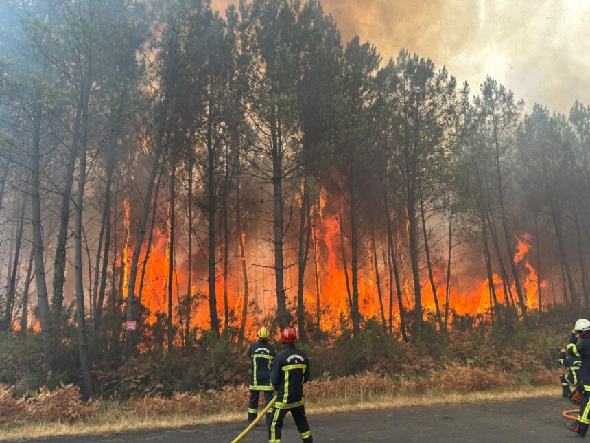 Gironde : 42 000 hectares brûlés et le corridor vers l’Espagne paralysé