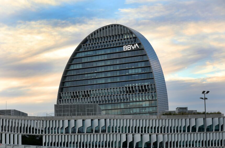BBVA versera un dividende record de 2 milliards d’euros après une hausse de 16% de la rémunération