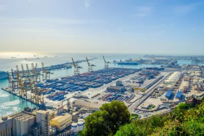 Las exportaciones españolas alcanzan 34.694 millones en mayo pese a caer un 0,9%