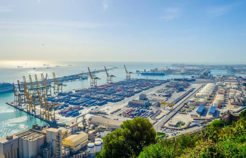 Las exportaciones españolas alcanzan 34.694 millones en mayo pese a caer un 0,9%