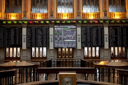 ECO BOLSA | El petróleo vuelve a marcar el rumbo del IBEX y el CAC 40