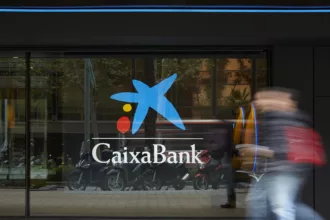 CaixaBank supera los 2.500 millones de financiación turística en el primer semestre