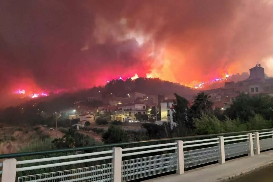 Buenos días, Eurorregión: Alerta por el incendio en los Aspres en Francia y luz verde al presupuesto récord en Cataluña