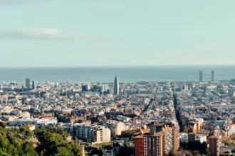 El Ayuntamiento de Barcelona y el Consorci de la Zona Franca impulsarán una nueva torre de 120