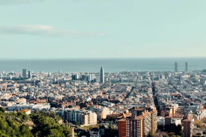 El Ayuntamiento de Barcelona y el Consorci de la Zona Franca impulsarán una nueva torre de 120