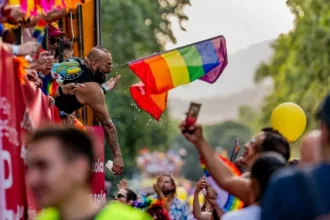 Miles de personas recorren Barcelona en la manifestación del Pride con amplia representación institucional