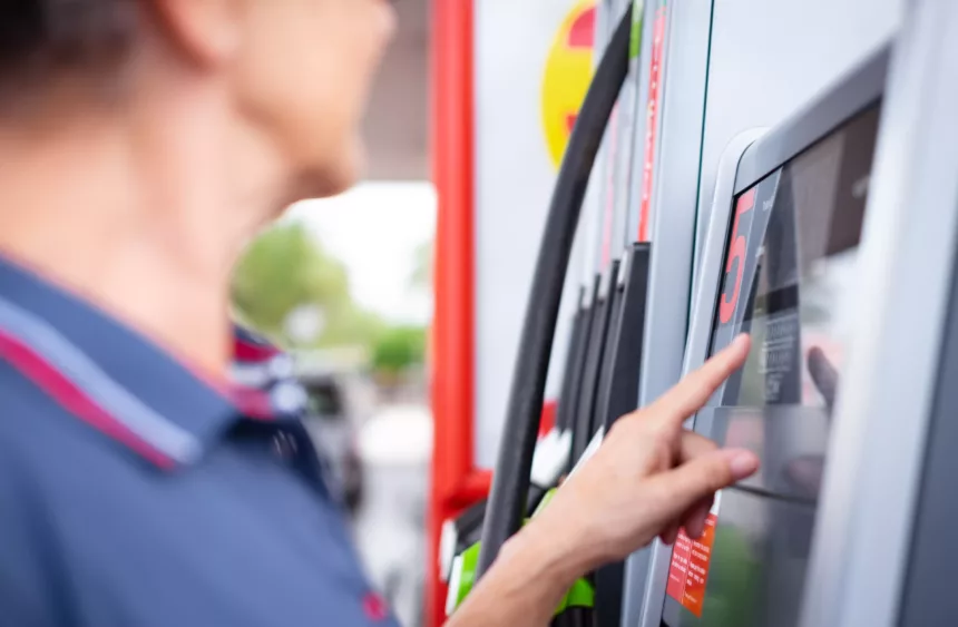 Análisis | Francia subvenciona el carburante, pero no resuelve su precio