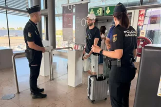 España prorroga otros quince días los controles a los pasajeros procedentes de Italia