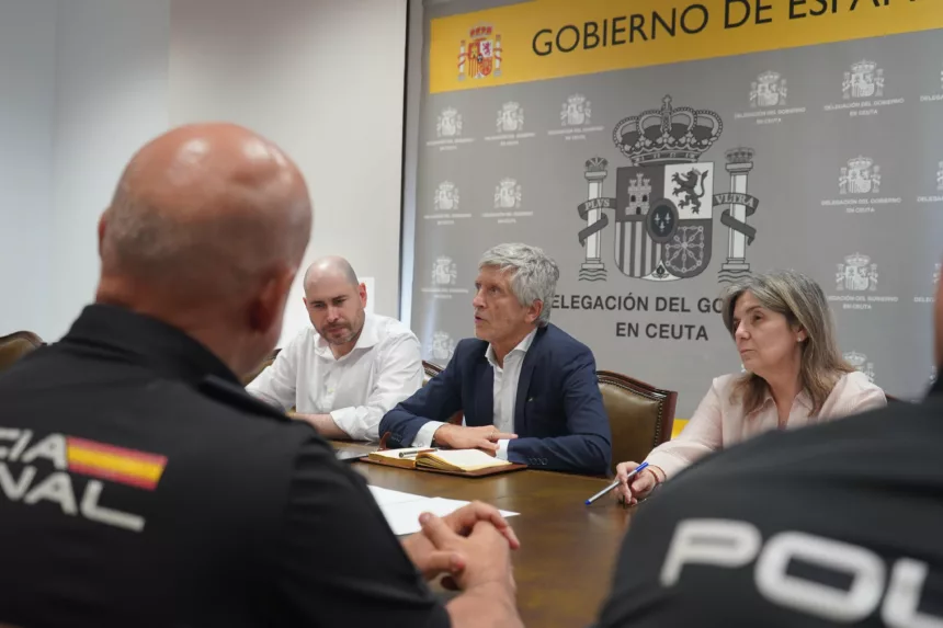 Ceuta: Marlaska cifra en 5.000 los migrantes presentes y anuncia nuevos refuerzos