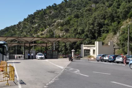 Francia despliega 334 agentes en la frontera española sin afectar al tráfico de La Jonquera