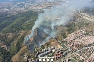🔴 VIDEO | Un incendio en Collserola obliga a confinar dos barrios de Barcelona