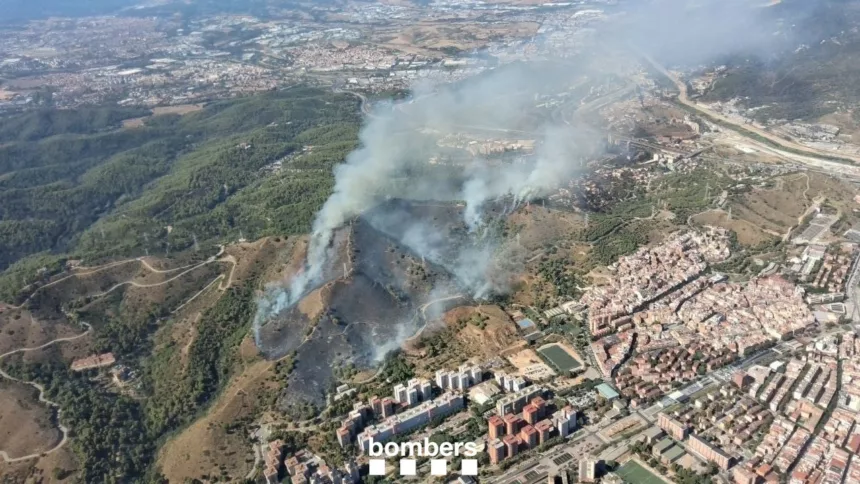 Los Mossos investigan si un detenido por quemar contenedores está relacionado con el incendio de Collserola