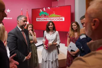 Ayuso anuncia la venta de cinco inmuebles para financiar la reconstrucción de la Sierra Oeste