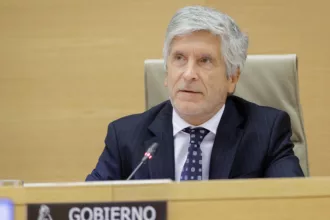 Marlaska cifra en 5.000 los migrantes que siguen en Ceuta y anuncia más tecnología fronteriza