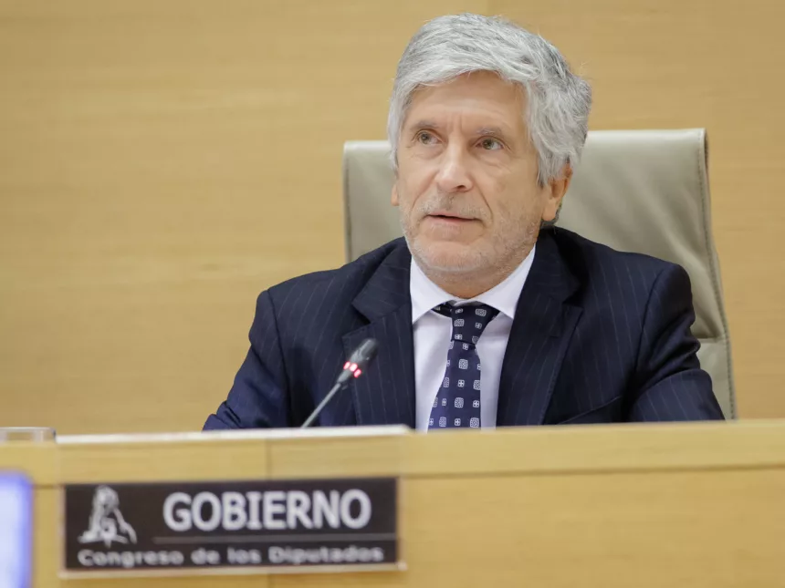 Marlaska cifra en 5.000 los migrantes que siguen en Ceuta y anuncia más tecnología fronteriza