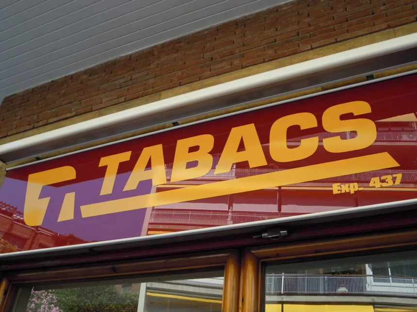 Análisis | ¿Por qué el tabaco cuesta mucho menos en España que en Francia?