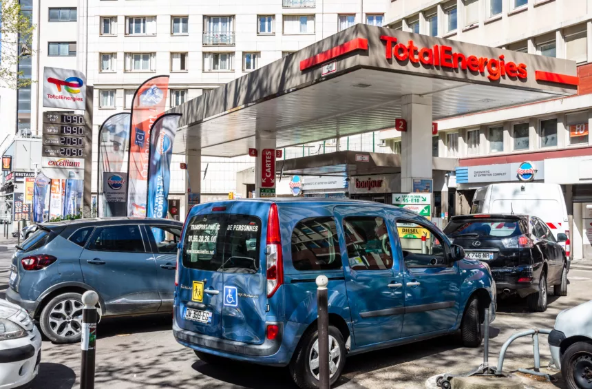 Análisis | ¿Cuándo bajarán la gasolina y el gasóleo si el petróleo retrocede?