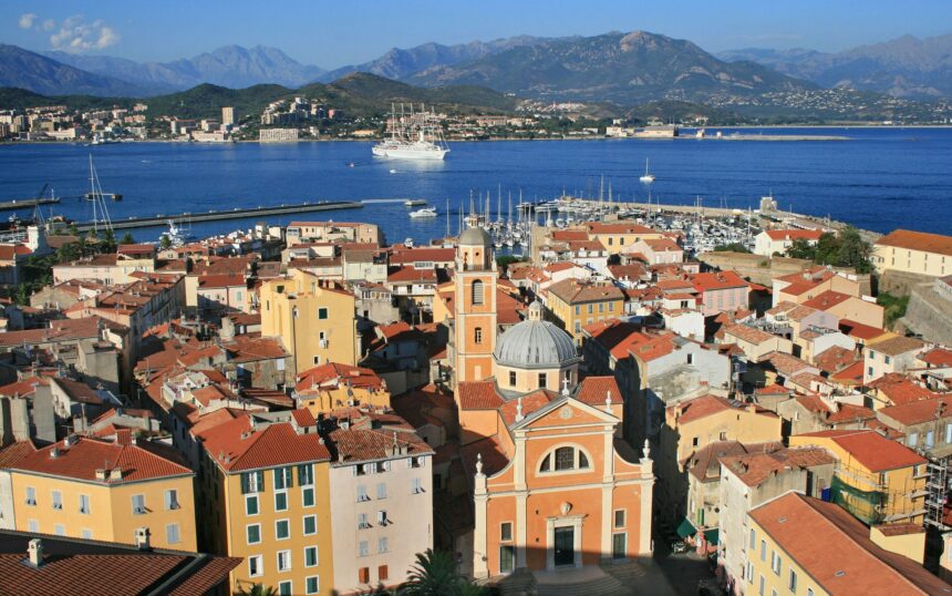 Les menaces du FLNC relancent les inquiétudes sur la sécurité en Corse en pleine saison touristique