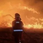 El incendio de Riglos se acerca a las 6.000 hectáreas y avanza hacia San Juan de la Peña