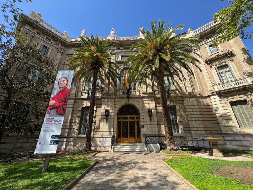 Le barreau de Barcelone renforce son accompagnement psychologique face à la montée du stress chez les avocats