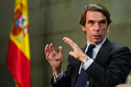 Aznar visitará Ceuta el jueves y se reunirá con Juan Vivas en plena crisis migratoria
