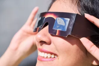 Barcelone renforce la sécurité pour l’éclipse tandis que six modèles de lunettes sont retirés