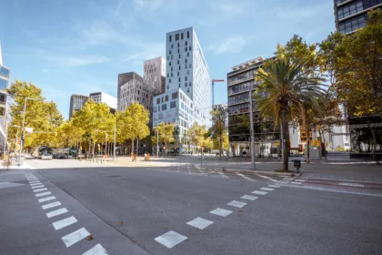 El alquiler de oficinas sube un 12,4% en el centro financiero de Barcelona, más del triple que en Madrid