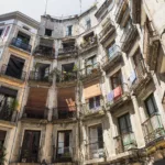 Los economistas cuestionan limitar la compra especulativa de vivienda por considerar que vulnera la propiedad privada