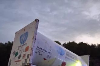 Los Bombers estabilizan en la AP-7 de Tarragona un remolque con 10 toneladas de nitrógeno líquido