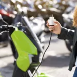 Barcelona concederá ayudas de 600 euros para sustituir ciclomotores de combustión por modelos eléctricos