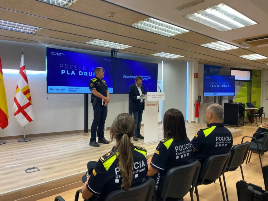 Barcelona despliega el plan Druida para reforzar la lucha contra las drogas en el espacio público