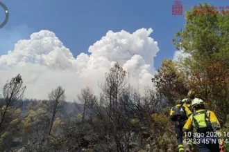 Riglos: el fuego amenaza San Juan de la Peña y mantiene evacuadas a casi 700 personas