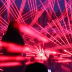 El Laser Show vuelve a iluminar las noches de agosto en el Tibidabo