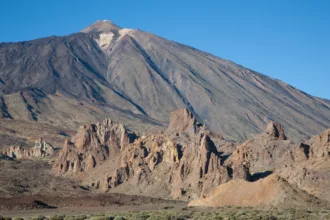 Tenerife : une importante zone d’accumulation de magma identifiée entre 10 et 30 kilomètres de profondeur