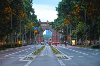 Barcelona liquida 835.000 euros a empresas de pisos turísticos tras 150 expedientes