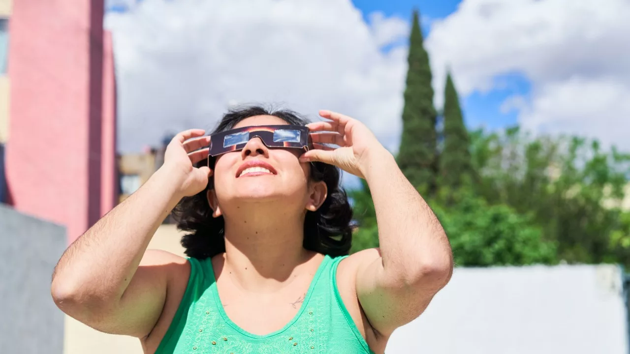 19:00 Noticias | Catí vuelve a casa mientras España se blinda ante el eclipse