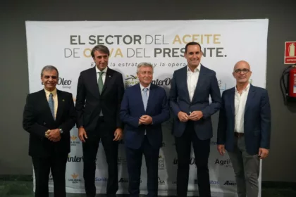 La crisis del combustible añade presión al aceite de oliva y eleva el coste de llevarlo a los mercados