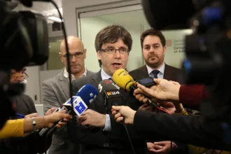 Puigdemont sigue bajo orden de detención por la malversación del 1-O