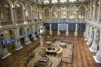 ECO BOLSA | El petróleo y la confianza europea medirán el rebote del Ibex y el CAC 40