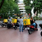 Los falsos autónomos elevan a 528 millones la factura de Glovo en España