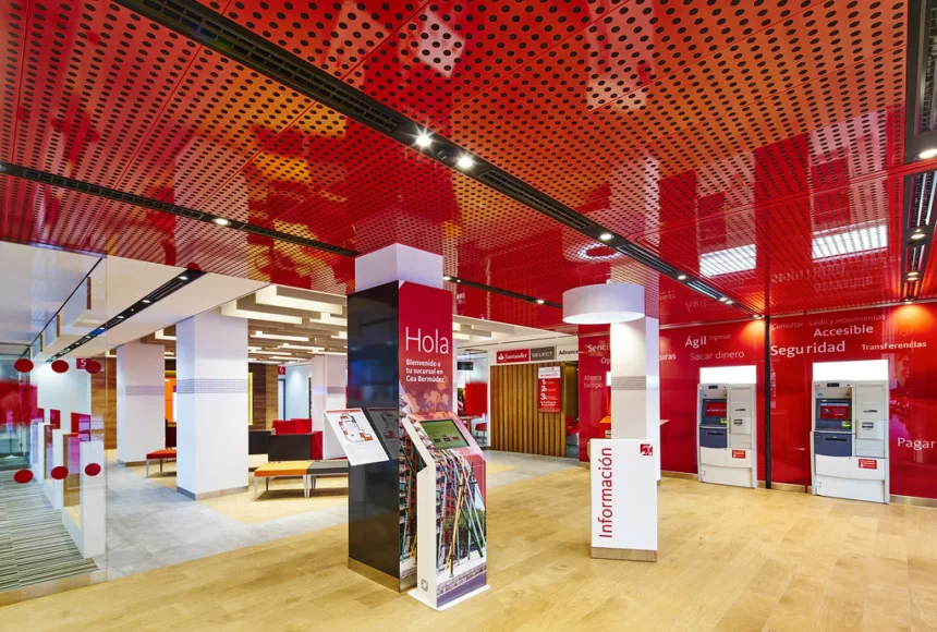 Santander gana a AXA y evita un pago de 791 millones