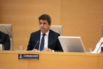 Mazón vuelve al Congreso: sus respuestas se enfrentan ahora a llamadas y horarios de la dana