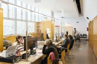 Barcelona activa con el ICAB una mediación para evitar que los conflictos de vivienda lleguen a los tribunales