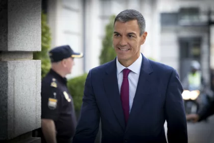 Sánchez remite a Vivas la situación de los menores que siguen en las calles de Ceuta