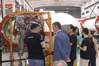 Sánchez visita PLD Space en Elche tras el respaldo de 158,9 millones de la ESA al MIURA 5